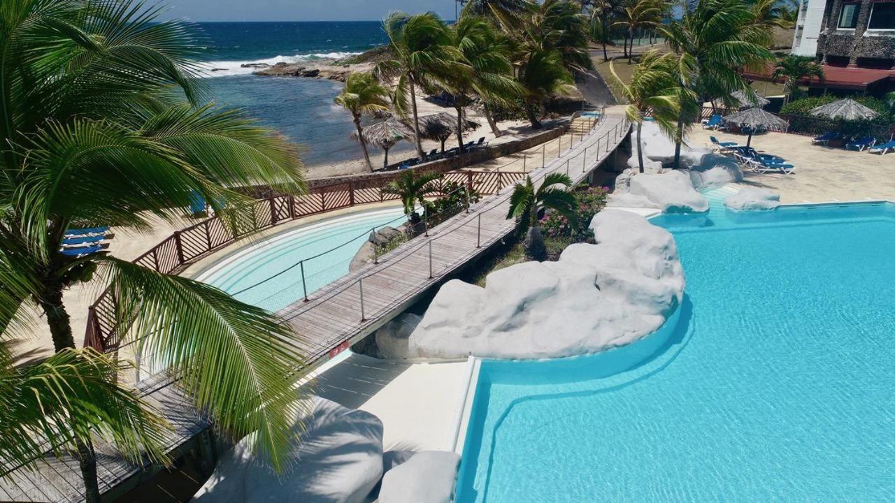 Tres Bel Appartement Avec Vue Mer, Acces Direct A La Plage Et Piscine Surveillee Сен-Франсуа Экстерьер фото