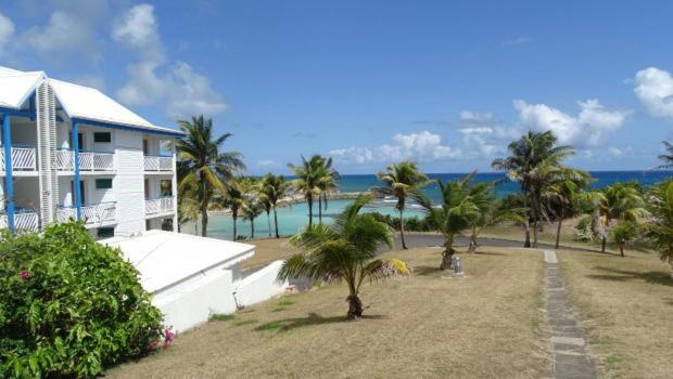 Tres Bel Appartement Avec Vue Mer, Acces Direct A La Plage Et Piscine Surveillee Сен-Франсуа Экстерьер фото