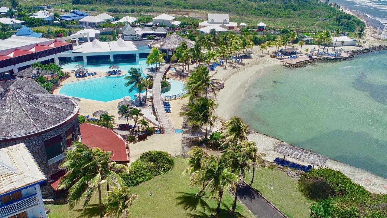 Tres Bel Appartement Avec Vue Mer, Acces Direct A La Plage Et Piscine Surveillee Сен-Франсуа Экстерьер фото