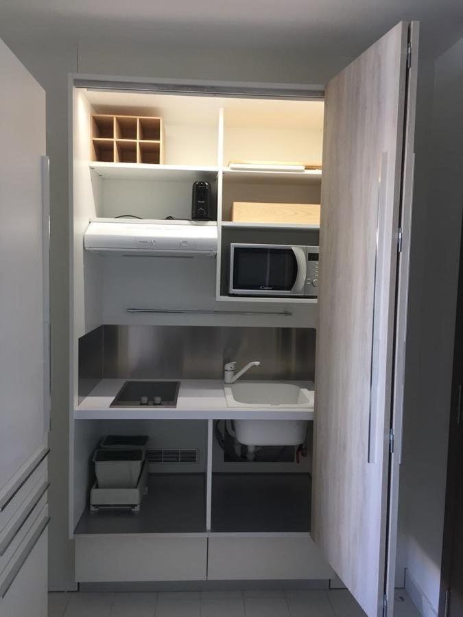 Tres Bel Appartement Avec Vue Mer, Acces Direct A La Plage Et Piscine Surveillee Сен-Франсуа Экстерьер фото